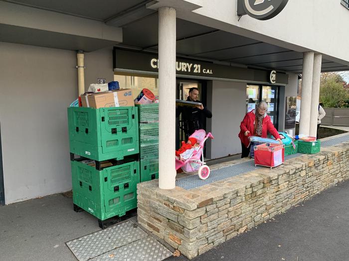 première hotte de jouets pour la récolte 2019 par l'agence immobilière century 21 cai de caqruefou