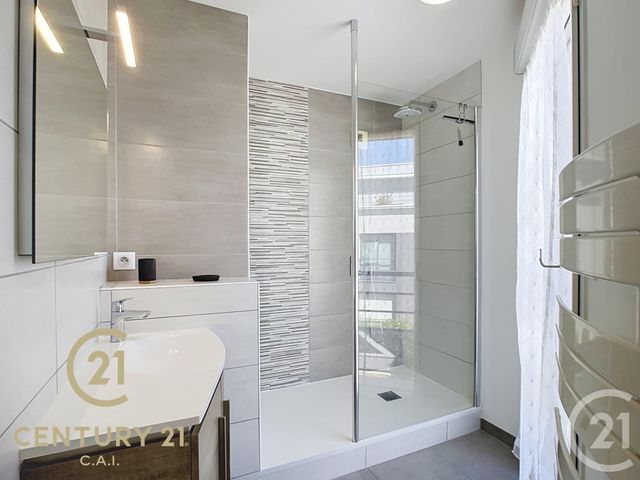 Appartement T4 à vendre - 4 pièces - 105.0 m2 - CARQUEFOU - 44 - PAYS-DE-LOIRE - Century 21 C.A.I.