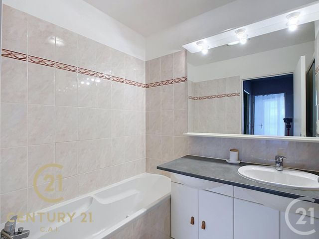 Appartement T4 à vendre - 4 pièces - 105.0 m2 - CARQUEFOU - 44 - PAYS-DE-LOIRE - Century 21 C.A.I.